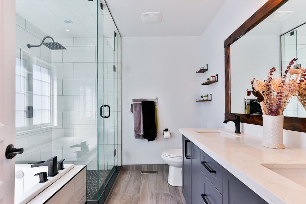 Tankless vs tank water heater comparison for Texas homes